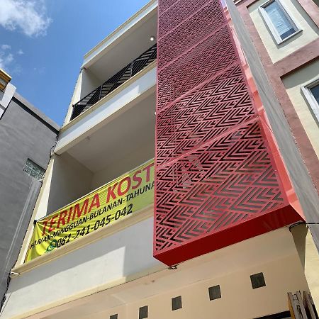 Oyo 93309 Mely Homestay Kendari Exterior foto
