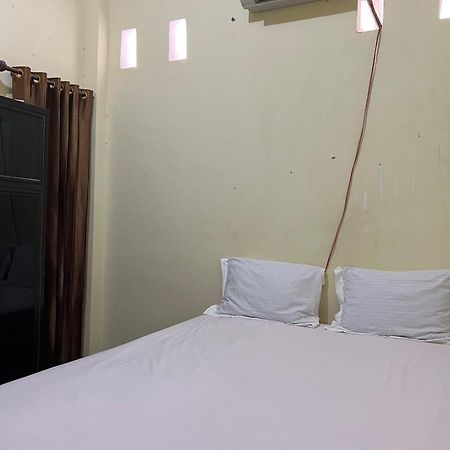 Oyo 93309 Mely Homestay Kendari Exterior foto