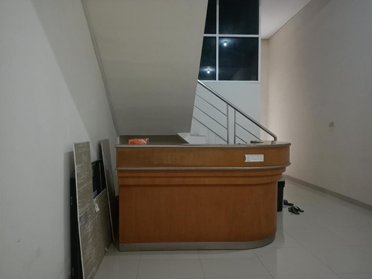 Oyo 93309 Mely Homestay Kendari Exterior foto