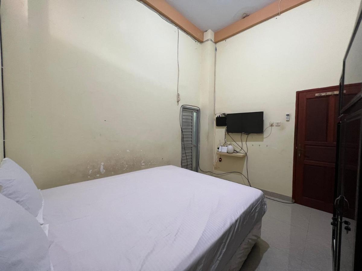 Oyo 93309 Mely Homestay Kendari Exterior foto