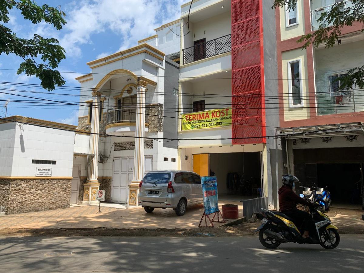 Oyo 93309 Mely Homestay Kendari Exterior foto