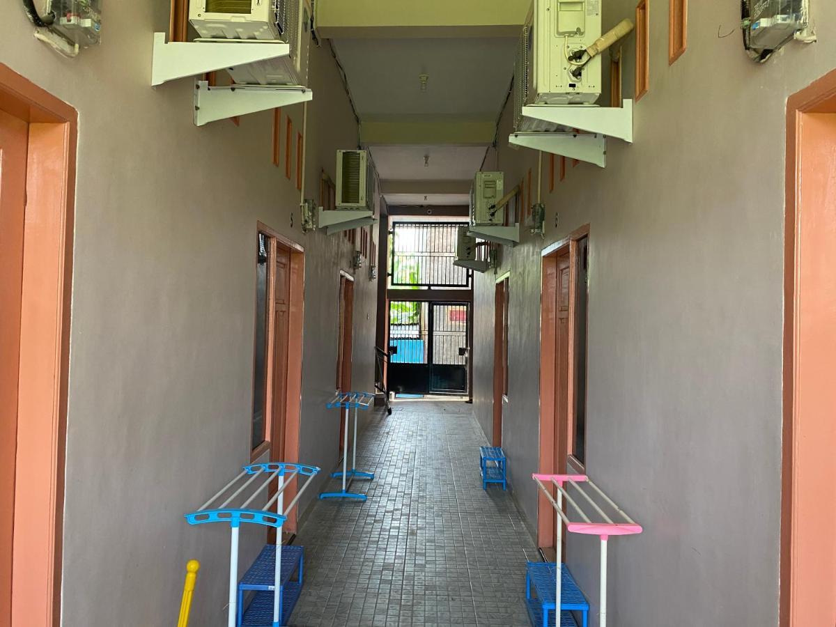 Oyo 93309 Mely Homestay Kendari Exterior foto