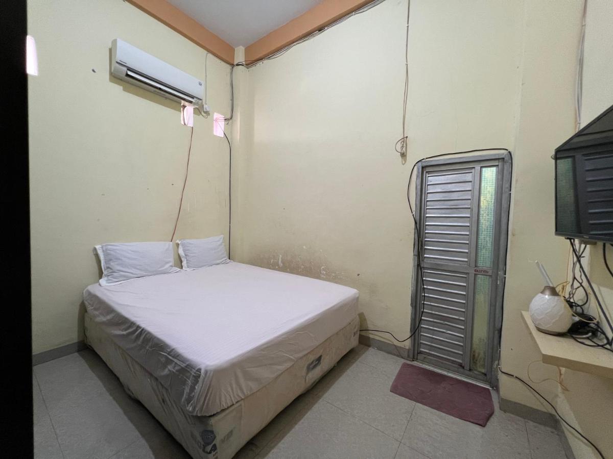 Oyo 93309 Mely Homestay Kendari Exterior foto