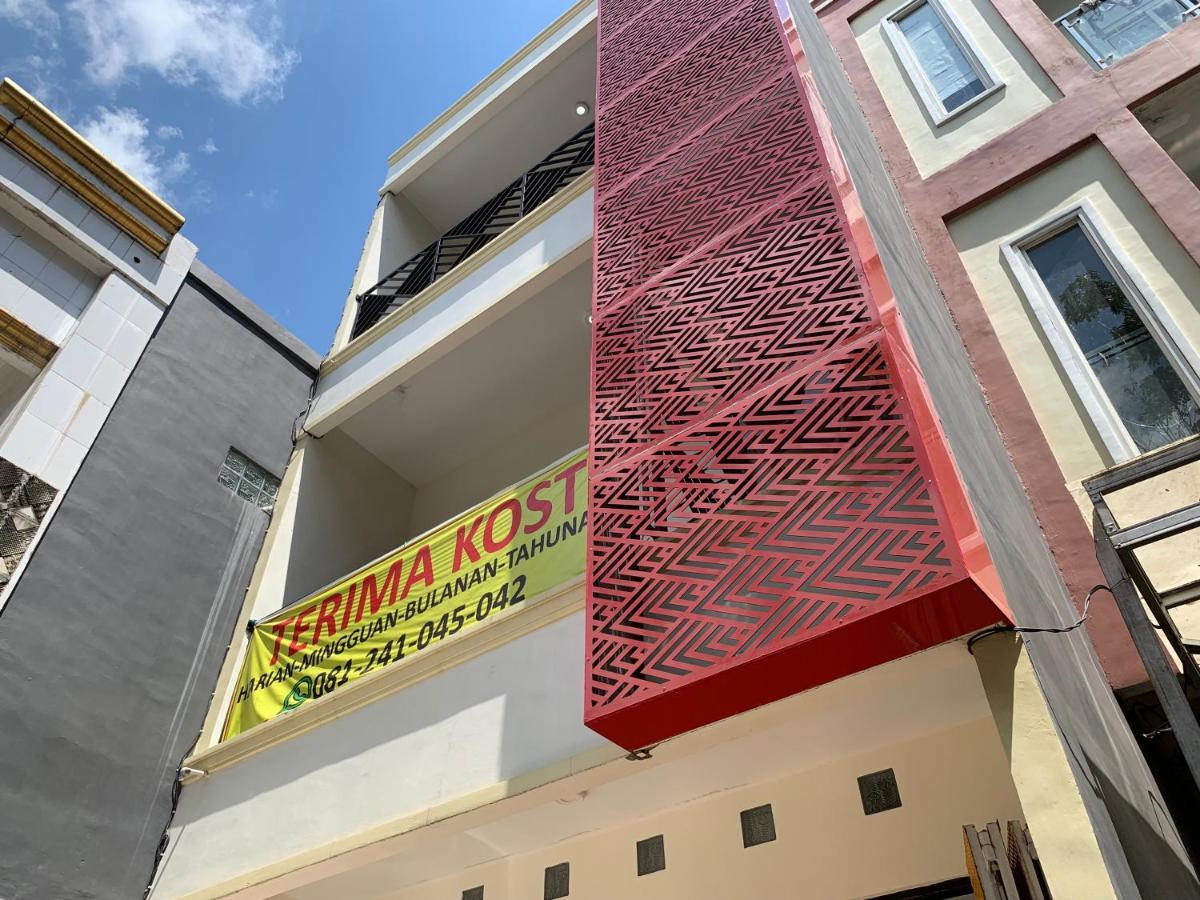 Oyo 93309 Mely Homestay Kendari Exterior foto
