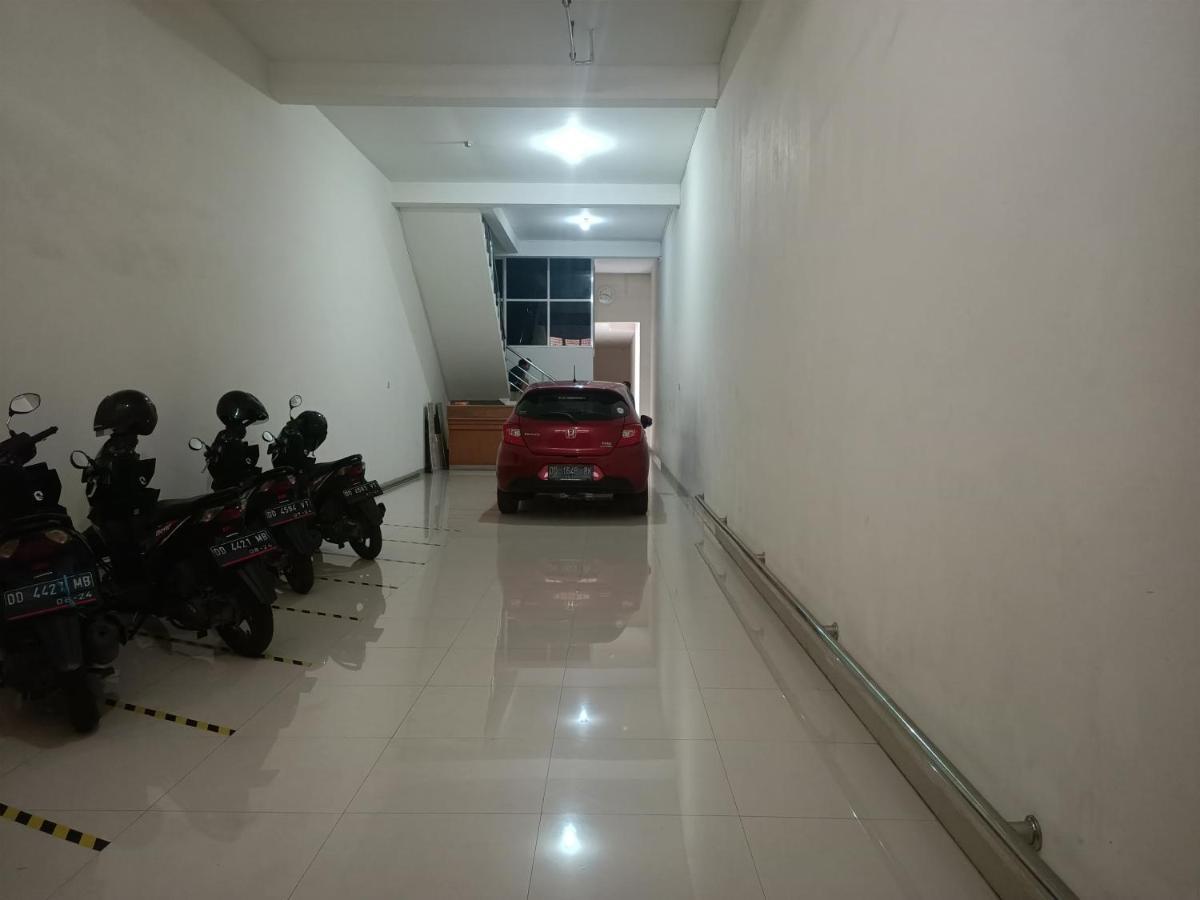 Oyo 93309 Mely Homestay Kendari Exterior foto