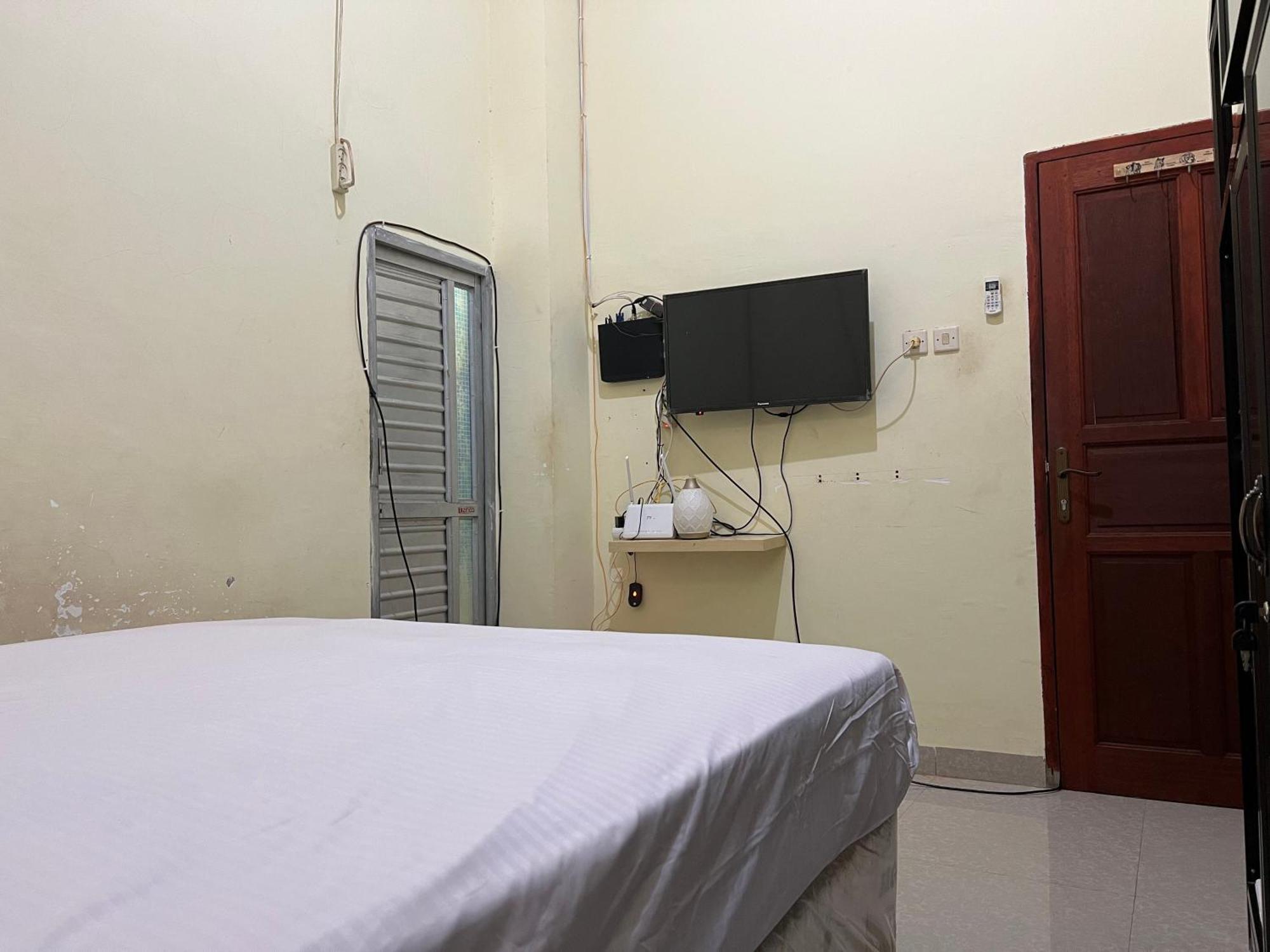 Oyo 93309 Mely Homestay Kendari Exterior foto
