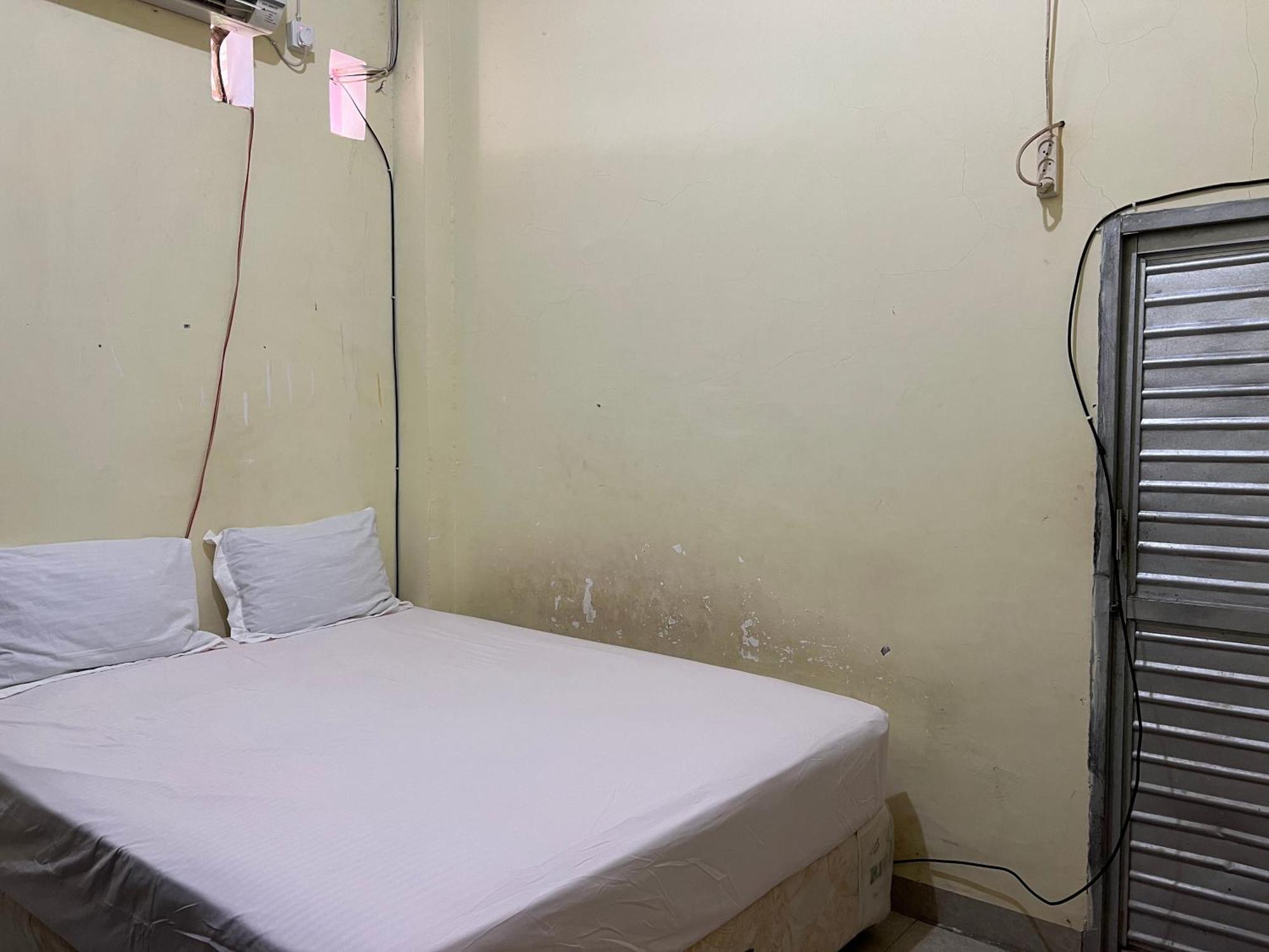 Oyo 93309 Mely Homestay Kendari Exterior foto